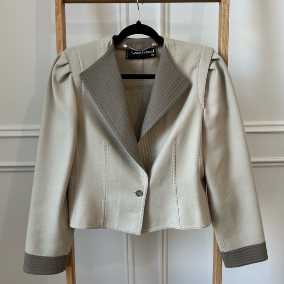 Louis Feraud Wool Blazer with Notched Lapel and Tailored Fit - Vintage - EUC - Picture 2 of 10